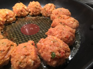 Kyllingefrikadeller med pesto